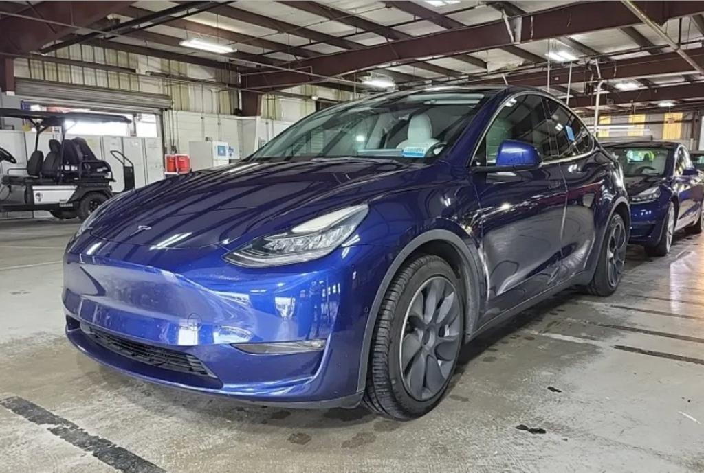 2022 Tesla Model Y Long Range's photo