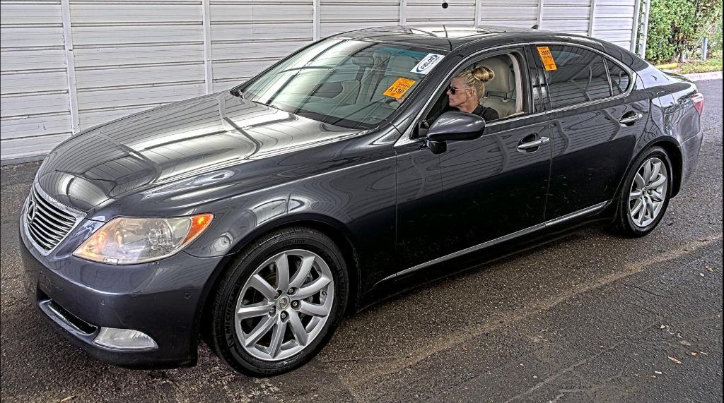 2009 Lexus LS Base's photo