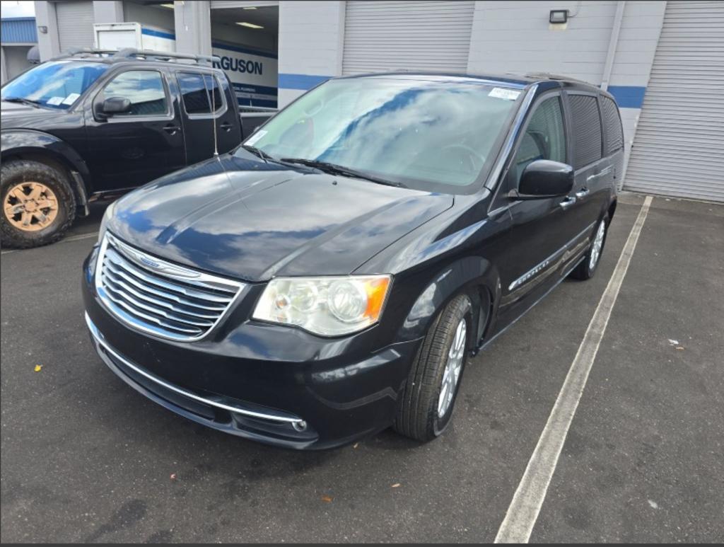 2015 Chrysler Town & Country Touring's photo