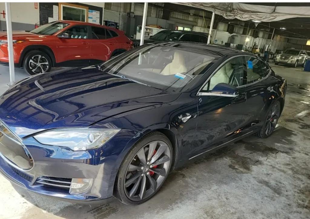 2015 Tesla Model S 85D