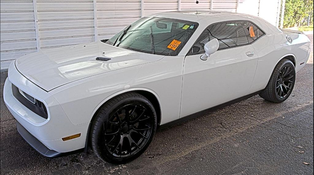 2014 Dodge Challenger SXT's photo